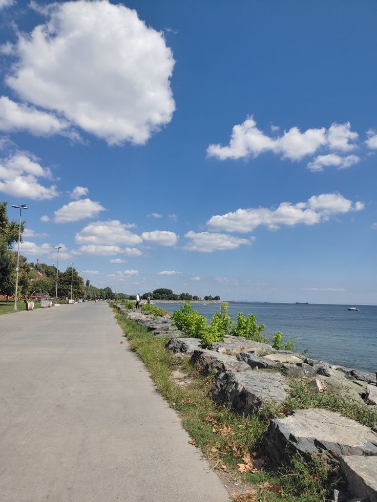 Avcılar sahili ve Marmara Denizi manzarası
